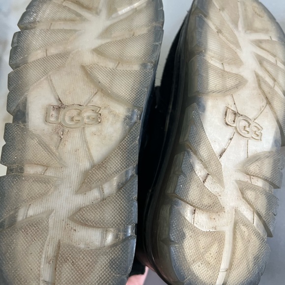 Ugg - Picture 5 of 7